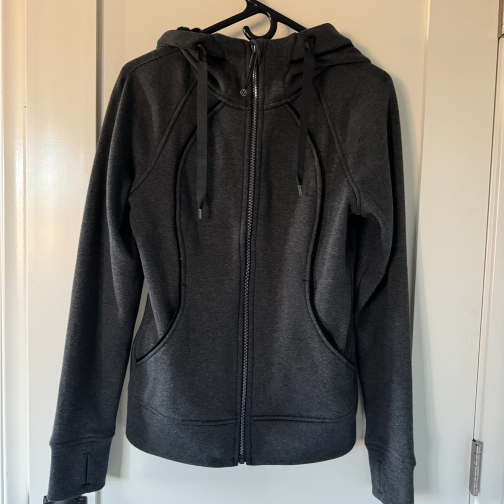 Lululemon Scuba Full-Zip Hoodie
*Plush
Colour Heathered Black/Black
